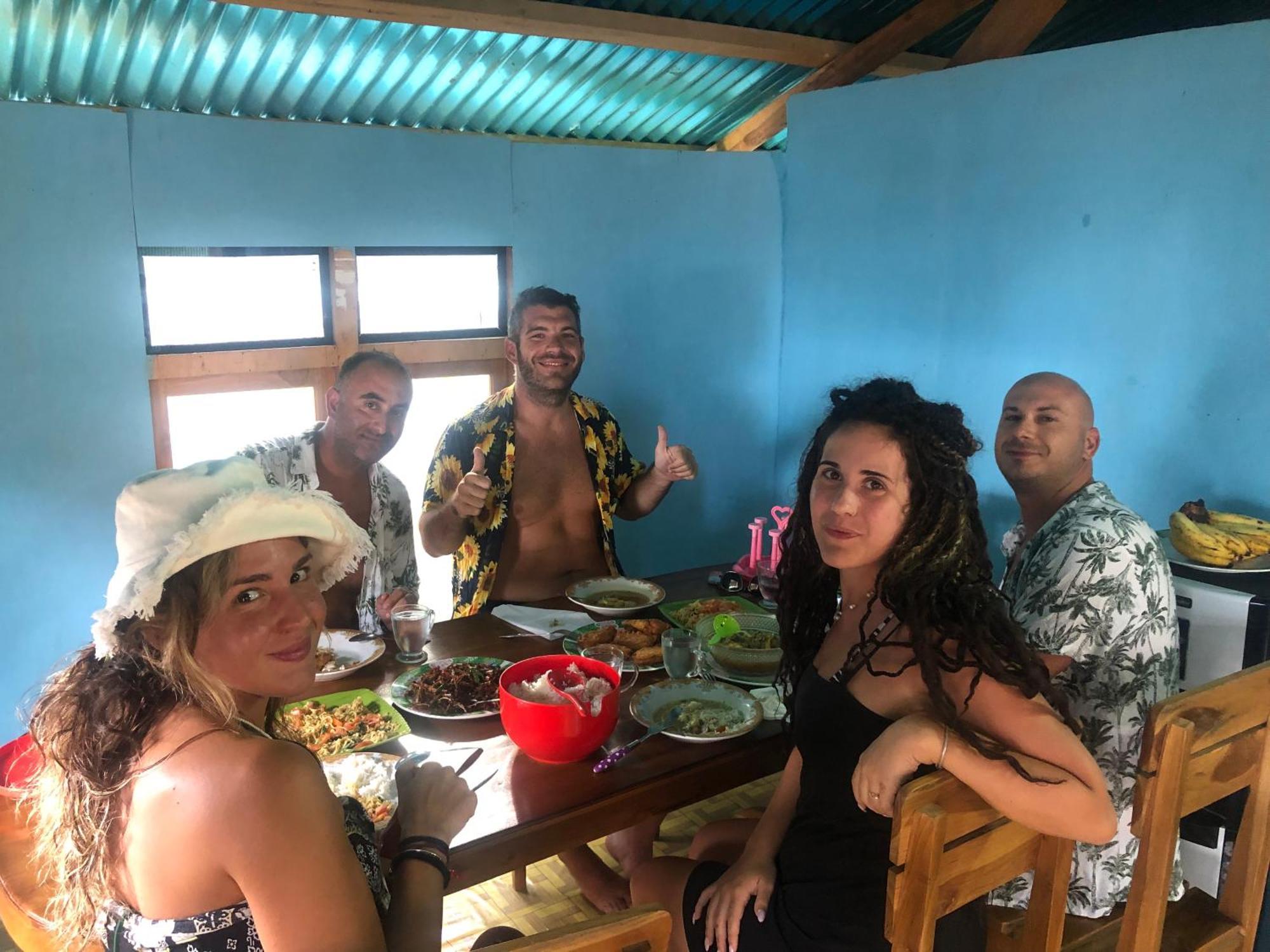 Dua Putri Komodo Homestay 外观 照片