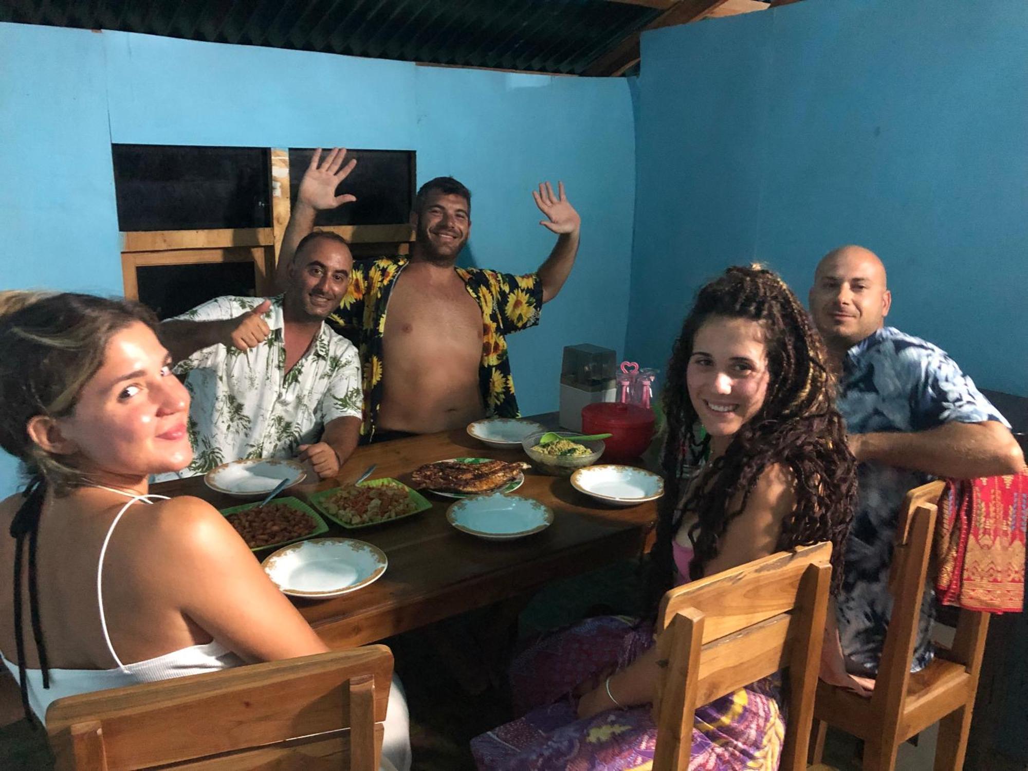 Dua Putri Komodo Homestay 外观 照片