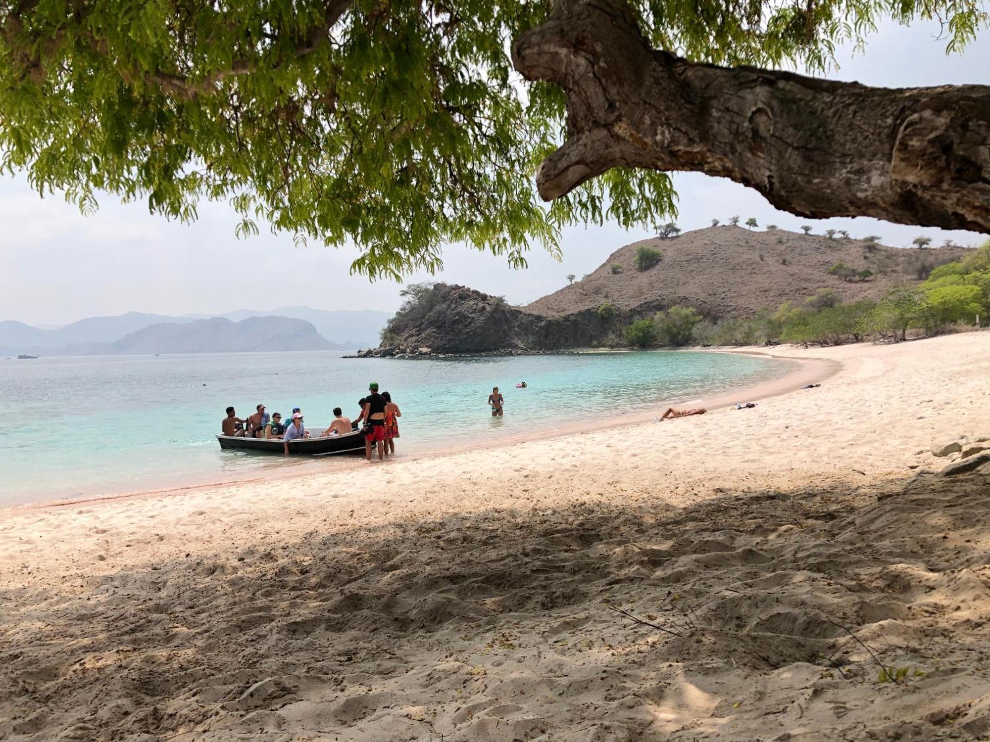 Dua Putri Komodo Homestay 外观 照片