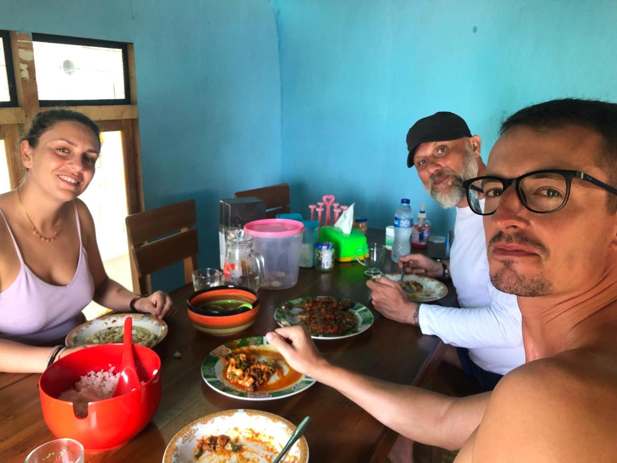 Dua Putri Komodo Homestay 外观 照片