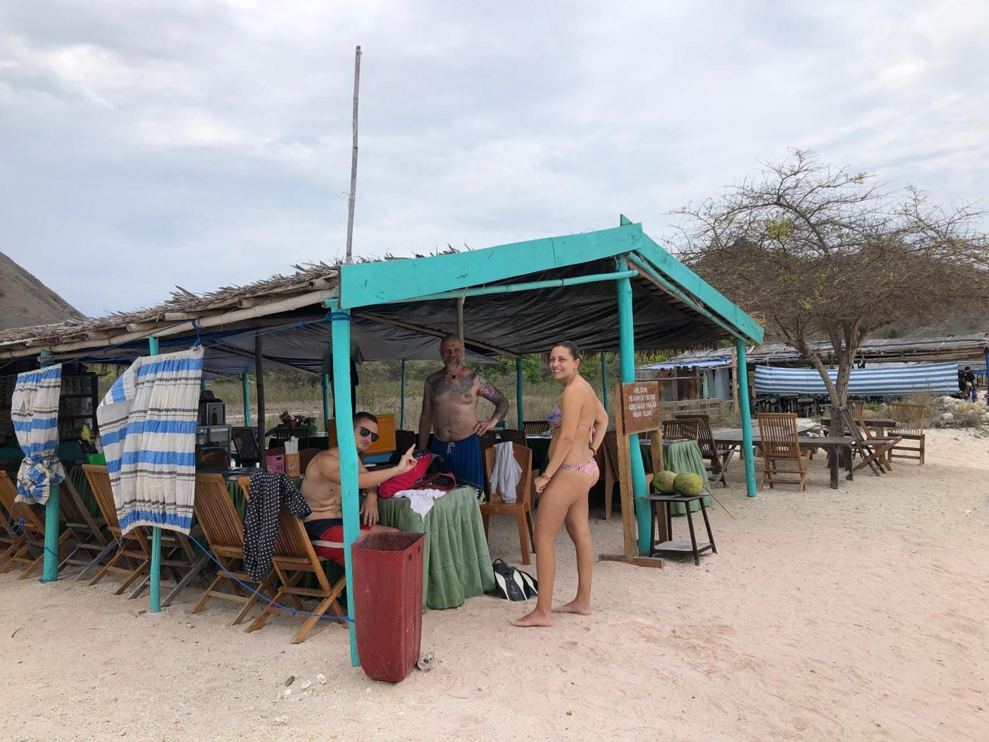 Dua Putri Komodo Homestay 外观 照片