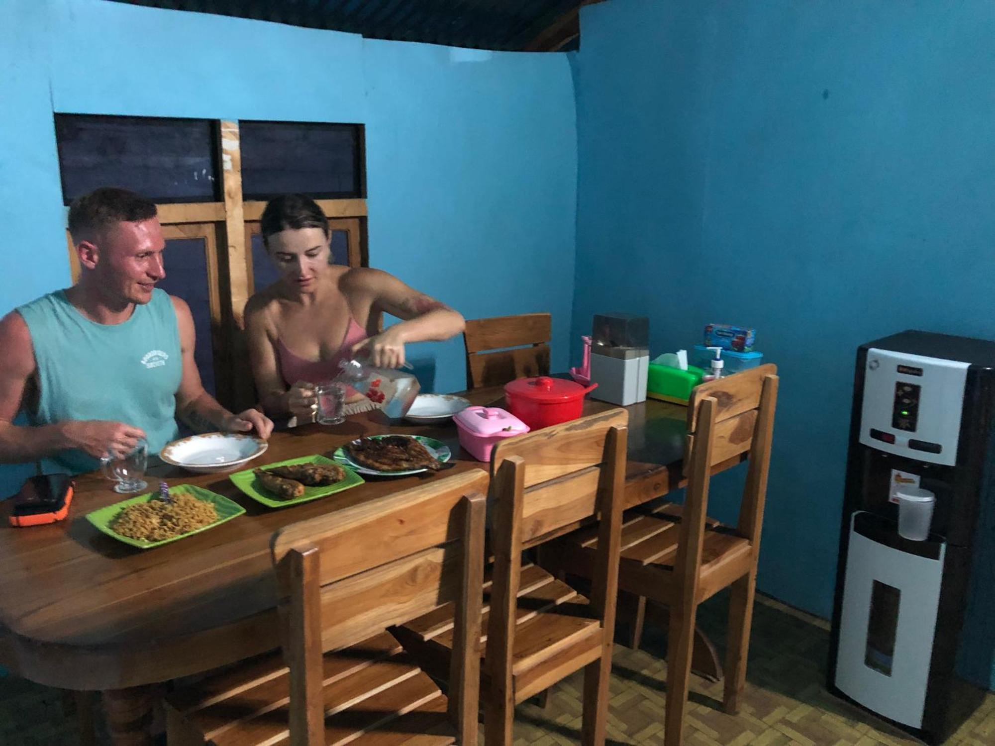 Dua Putri Komodo Homestay 外观 照片