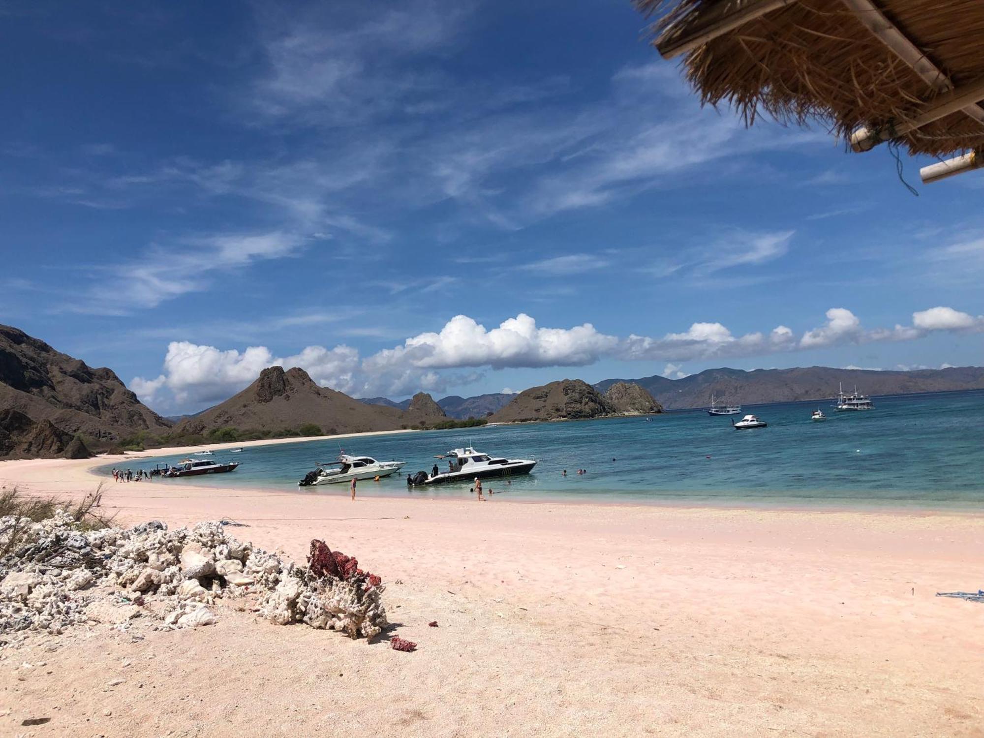 Dua Putri Komodo Homestay 外观 照片