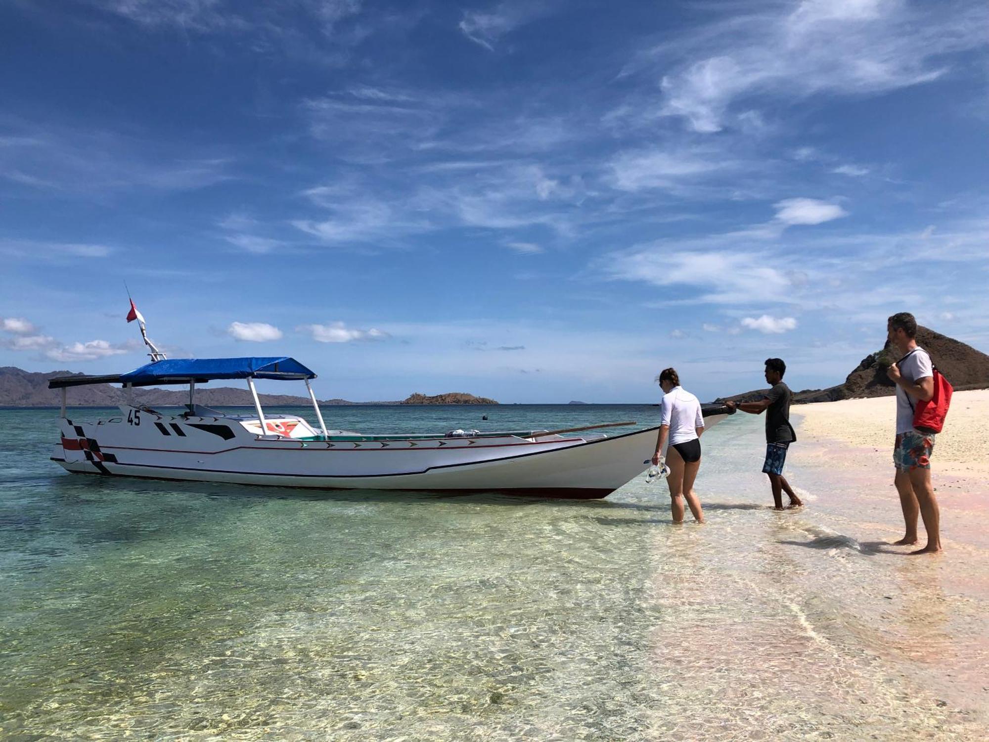 Dua Putri Komodo Homestay 外观 照片