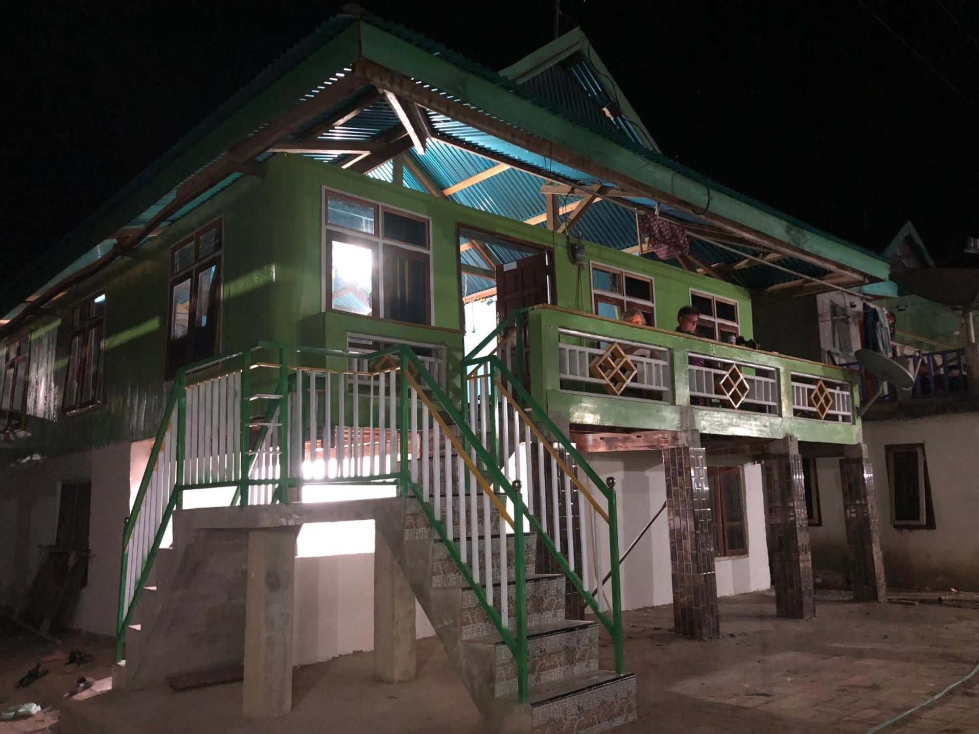Dua Putri Komodo Homestay 外观 照片